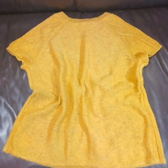 Dress Barn short sleeve sweater, golden yellow in color. Soft soft material - Picture 5 of 8